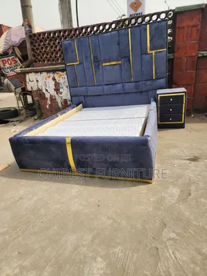 Full 4.5by6 Bed Set With Side Drawer