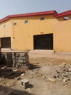 200 Sqm2 Warehouse For Lease