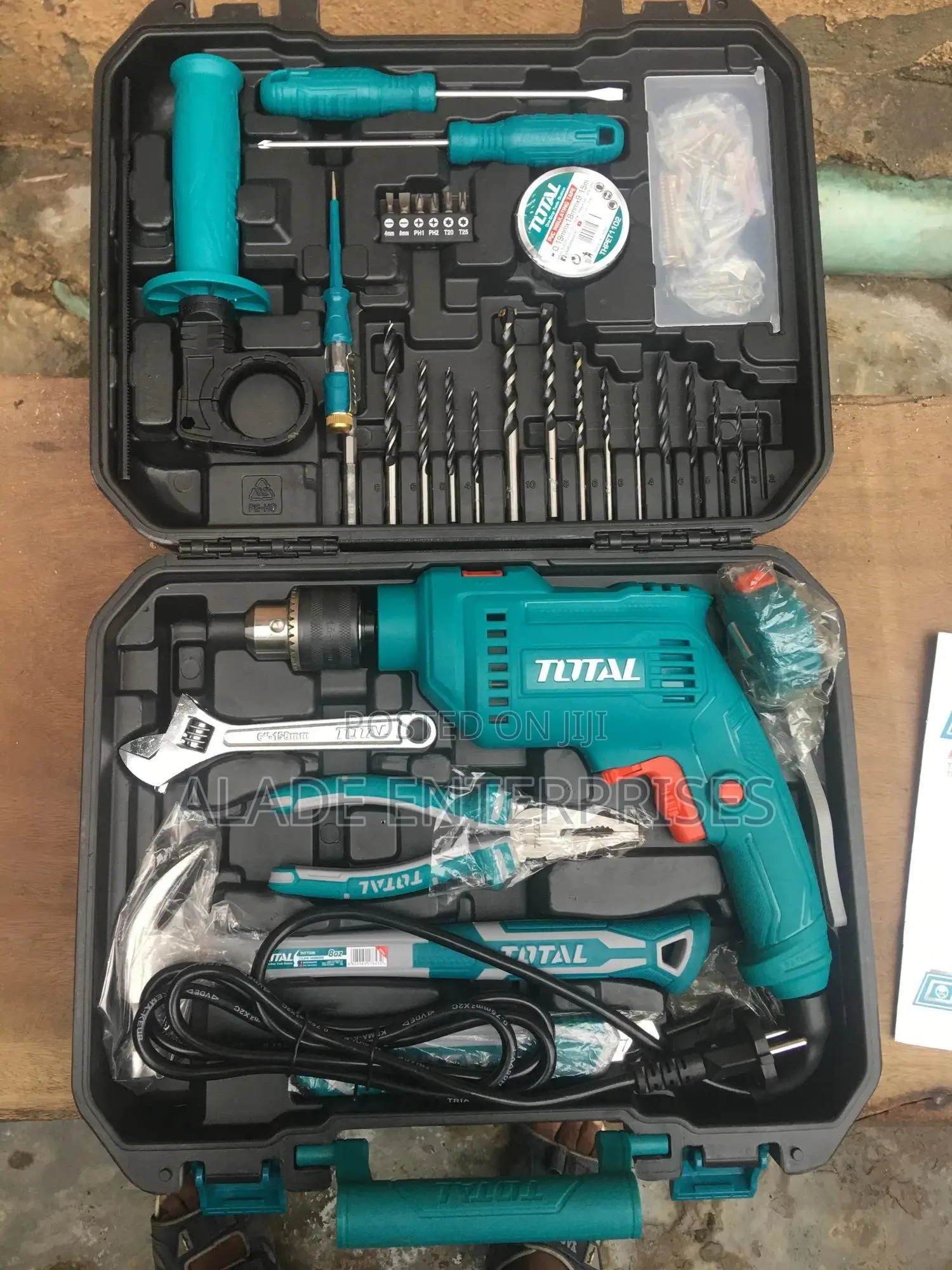 111pcs Complete Total Tools Set With 13mm Drill Machine