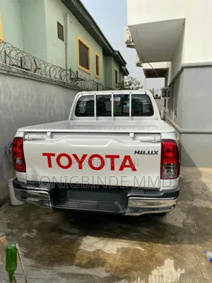 Photo - New Toyota Hilux 2023 White