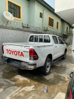 New Toyota Hilux 2023 White