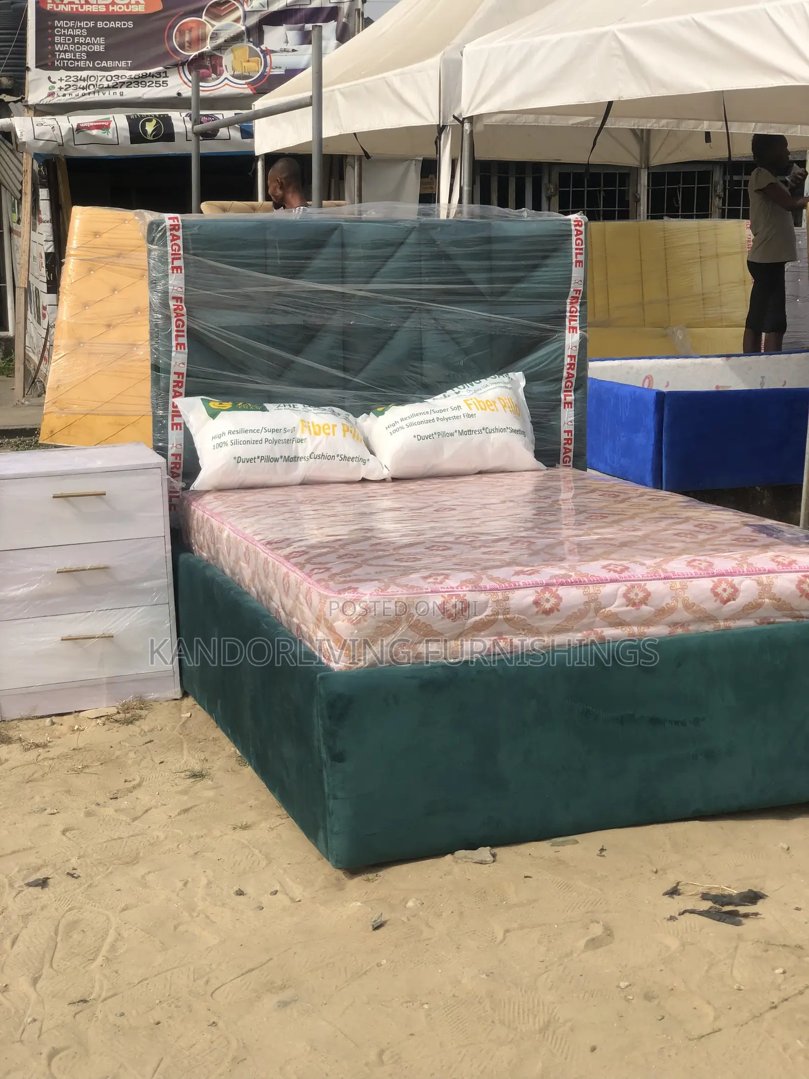 Luxury Pattern Bed Frame With Mattress/Pillows