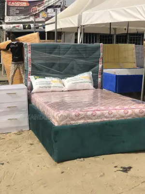 Luxury Pattern Bed Frame With Mattress/Pillows
