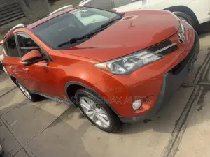 Toyota RAV4 2015 Orange