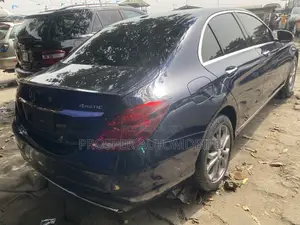 Mercedes-Benz C300 2016 Blue