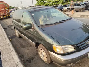 Toyota Sienna 2002 Green