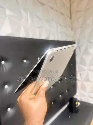 Laptop Apple MacBook Air 2022 M2 8GB Apple M2 SSD 256GB