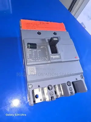 EZC250F3200 | Schneider Circuit Breaker 3P 200A