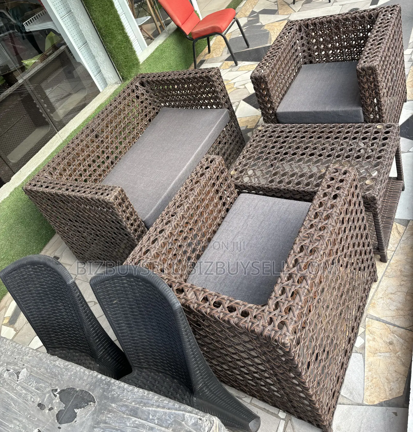 Set Of Outdoor Chairs With Center Table
