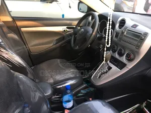 Toyota Matrix Hatchback FWD (1.8L 4cyl 5M) 2010 Gray