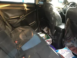 Toyota Matrix Hatchback FWD (1.8L 4cyl 5M) 2010 Gray