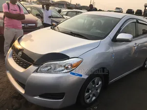 Toyota Matrix L Hatchback FWD (1.8L 4cyl 5M) 2012 Silver