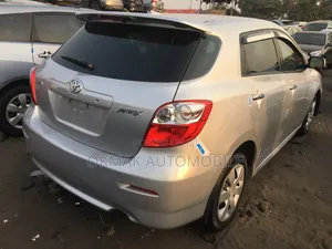 Toyota Matrix L Hatchback FWD (1.8L 4cyl 5M) 2012 Silver