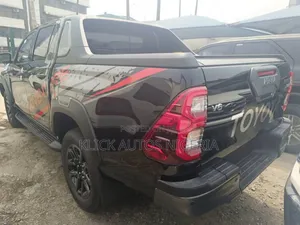 New Toyota Hilux 2024 Black