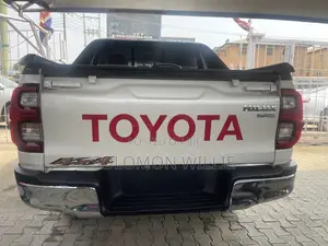 Toyota Hilux 2021 White