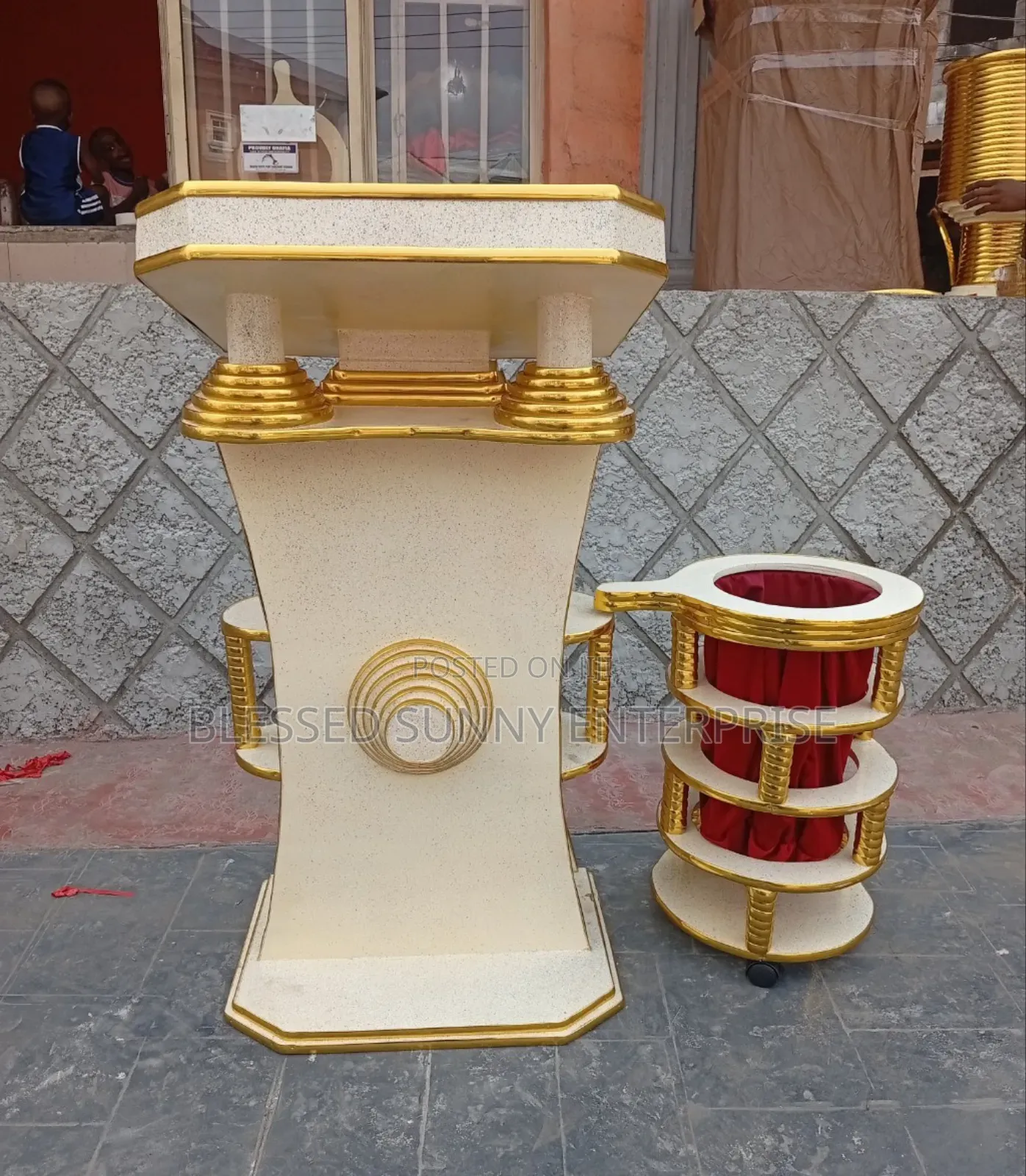 Quality Pulpit With Offering Basket