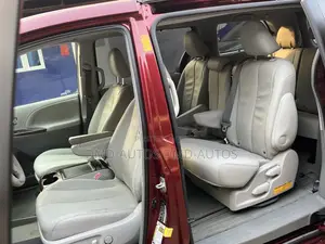 Toyota Sienna 2015 Red