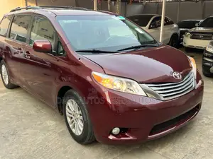 Toyota Sienna 2015 Red