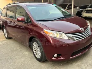 Toyota Sienna 2015 Red