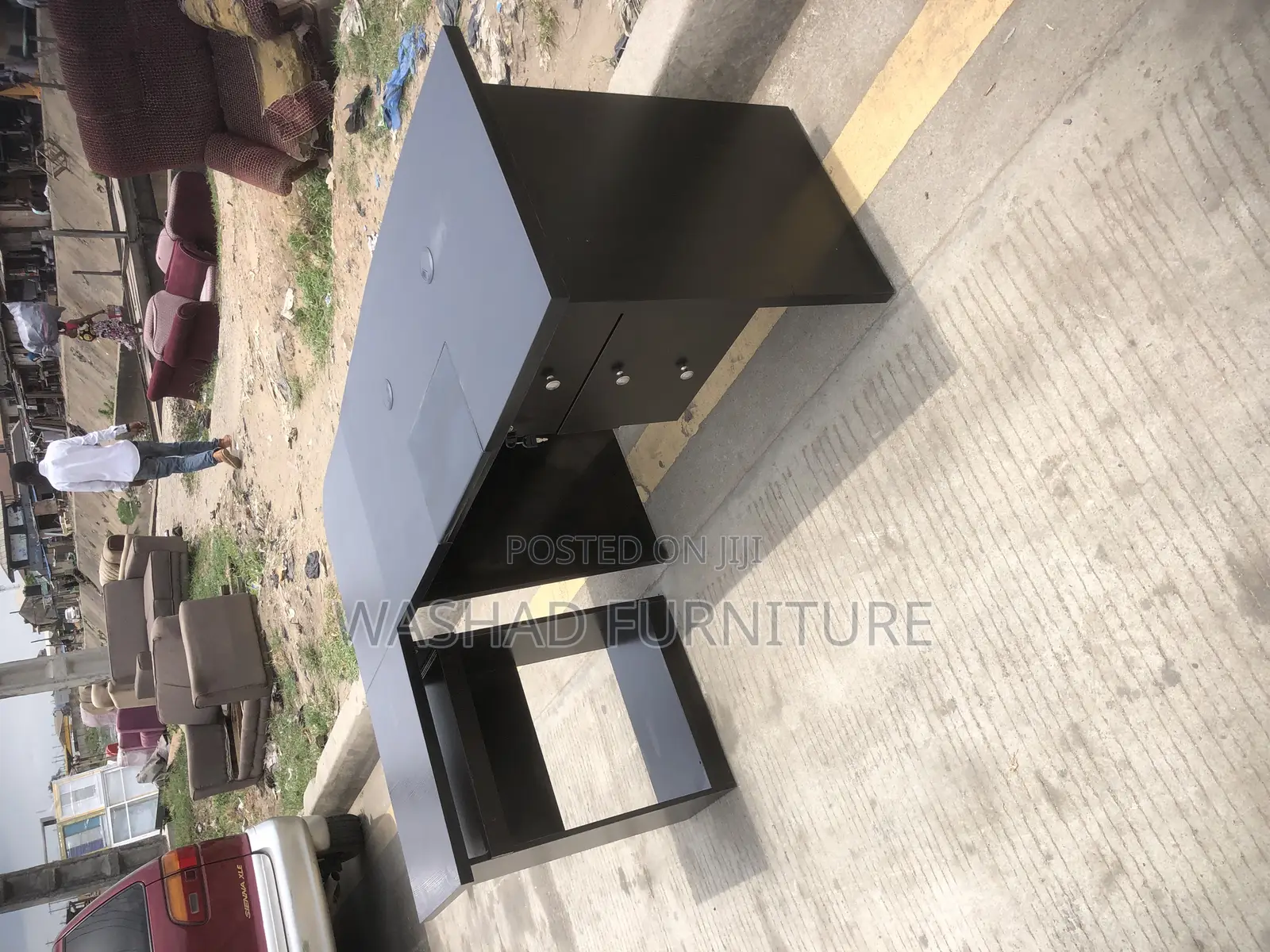Design Corner Table