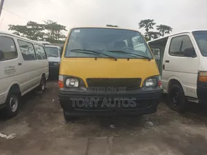 Toyota HiAce 1998 Yellow