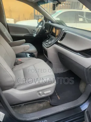 Toyota Sienna XLE Premium 8-Passenger 4dr Minivan (3.5L 6cyl 6A) 2015