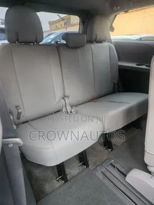 Toyota Sienna XLE Premium 8-Passenger 4dr Minivan (3.5L 6cyl 6A) 2015