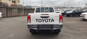 New Toyota Hilux 2025 White