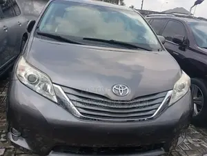 Toyota Sienna XLE 7 Passenger Mobility 2012 Gray