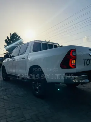 New Toyota Hilux 2023 White