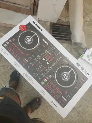 Numark Mixtrack PRO FX