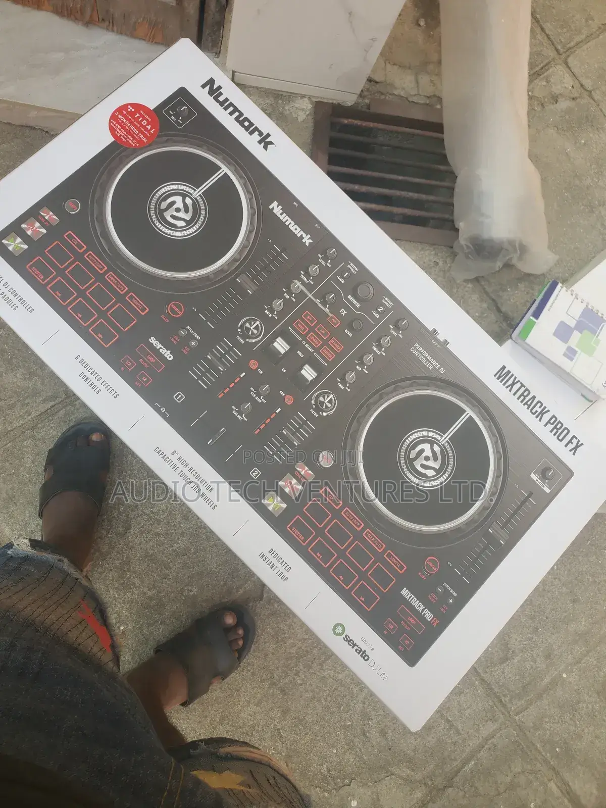 Numark Mixtrack PRO FX