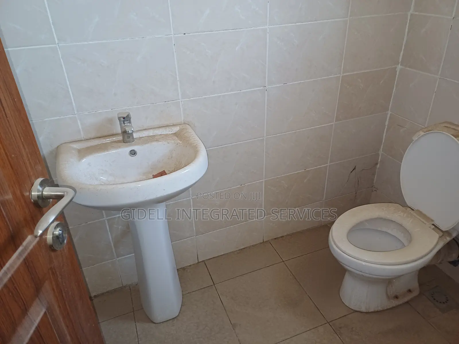 Serviced 250SQM Office Space With 8 Ensuite Offices