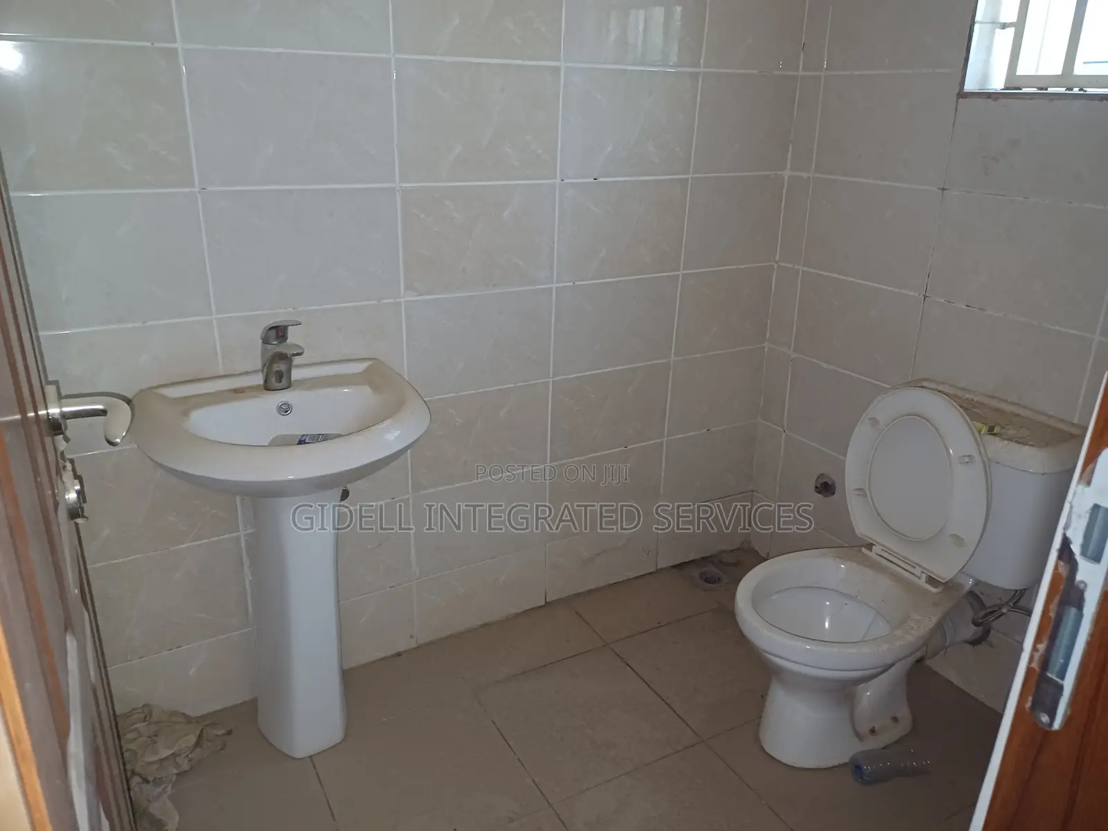 Serviced 250SQM Office Space With 8 Ensuite Offices