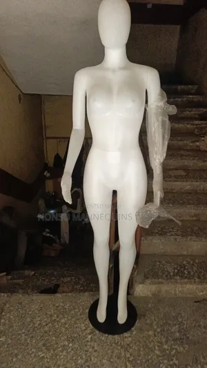 Size 10 Detachable Waist With Metal Base Female Mannequin