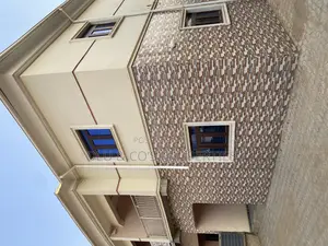 4bdrm Duplex in An Estate In Nut for rent