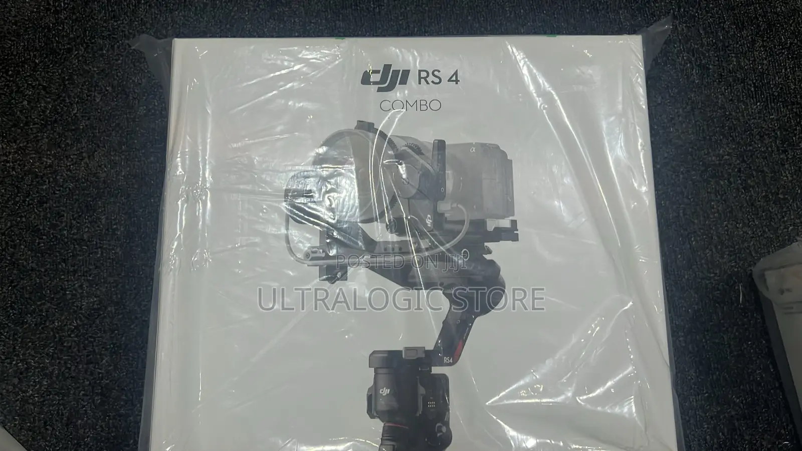 DJI RS 4 Gimbal Stabilizer Combo