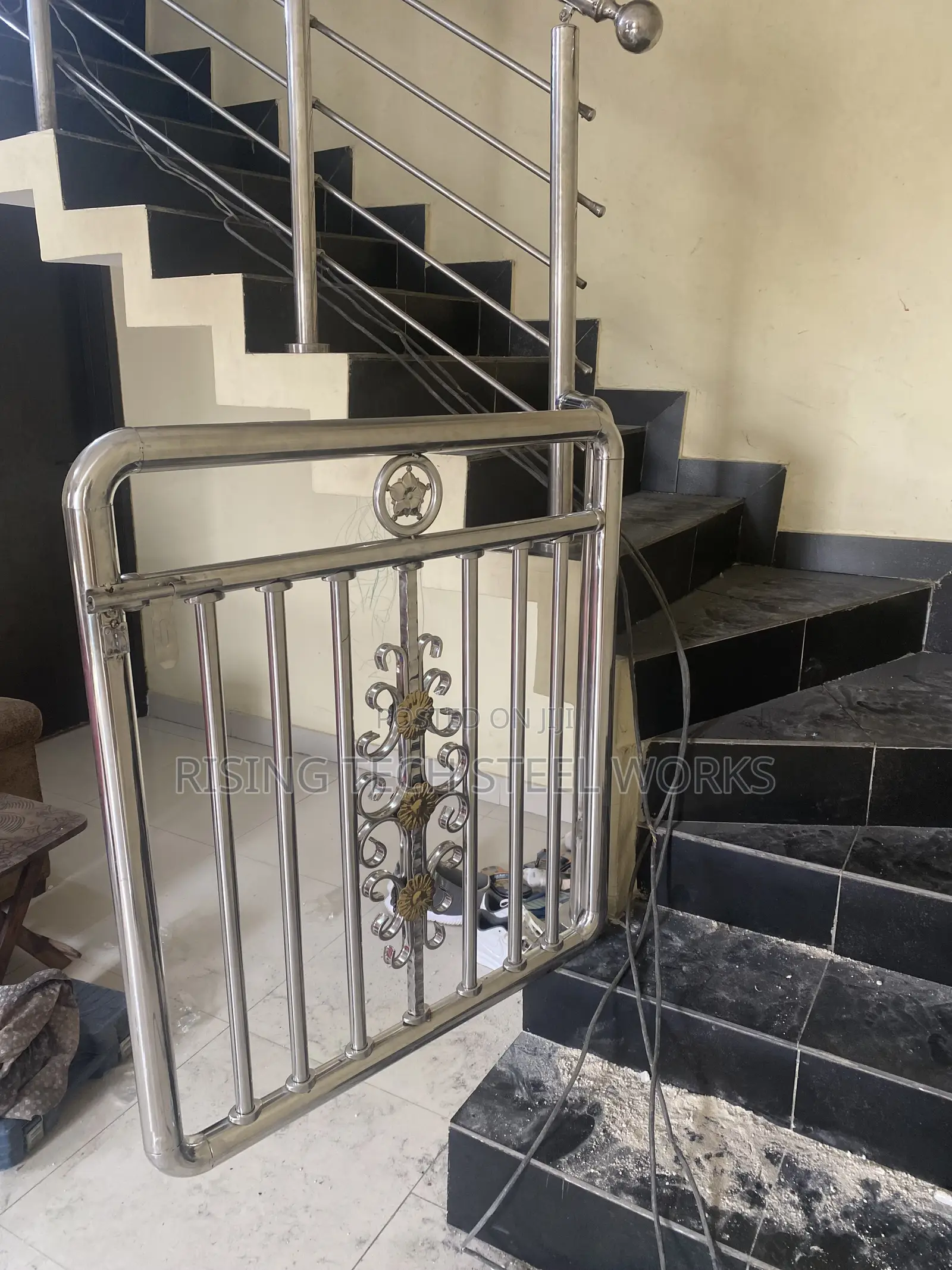 Stainless Handrail With Min Door