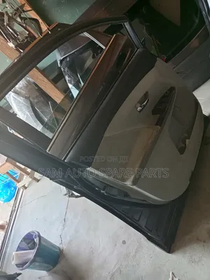 Toyota Venza Complete Door Front Left Side 2013 Model