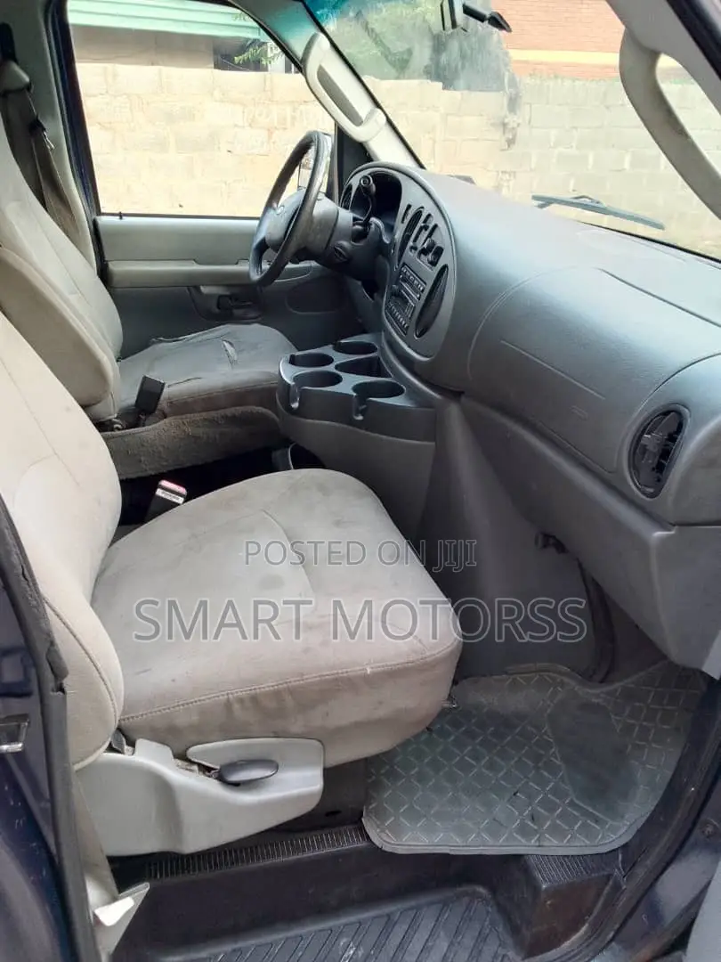 Ford E250 2006 Blue