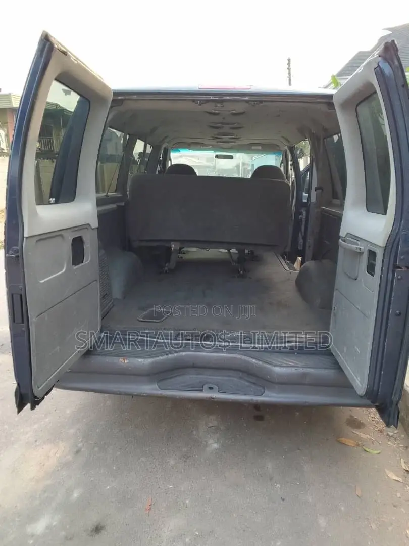 Ford E250 2006 Blue