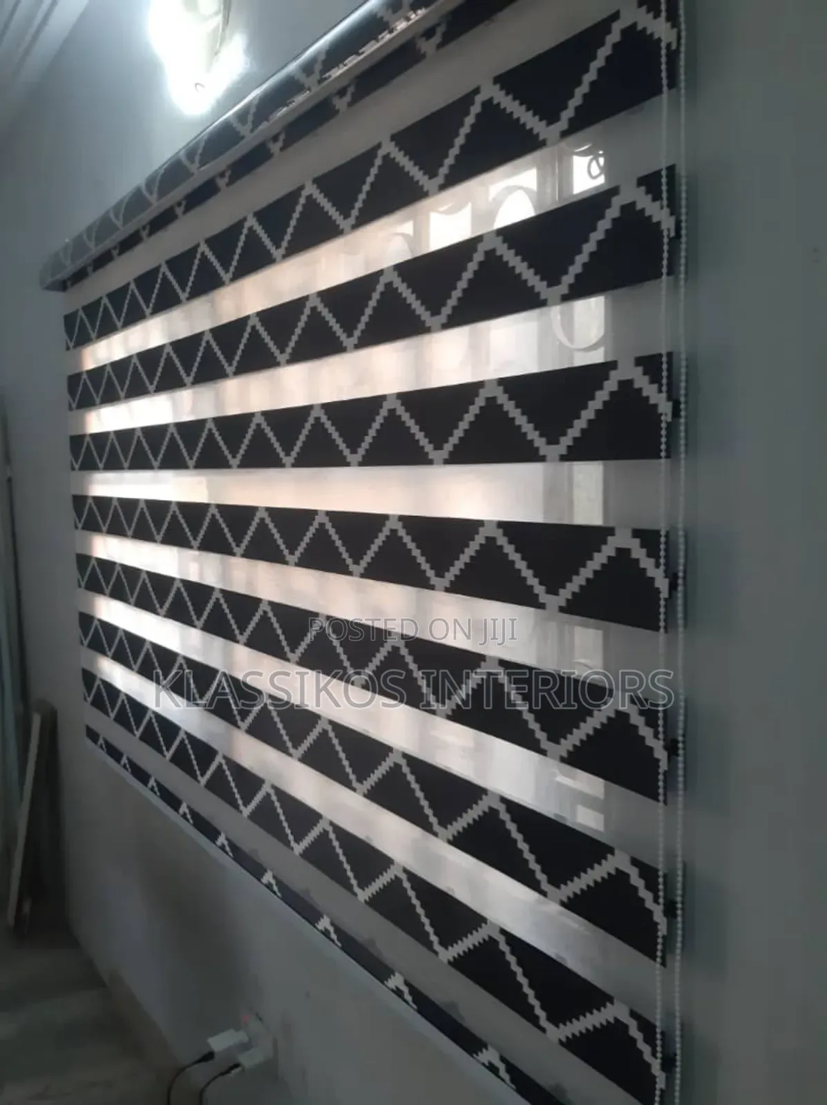 Day and Night Window Blind for Sharp Interiors (Wer234)