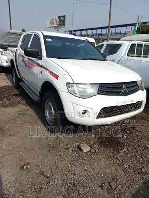 Mitsubishi L200 Double Cab 2.5 136hp 4WD 2015 White