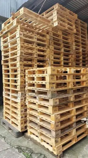 Wooden Plastic Pallets Store Storage