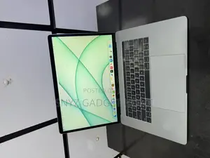 Photo - Laptop Apple MacBook Pro 2017 16GB Intel Core I7 SSD 1T