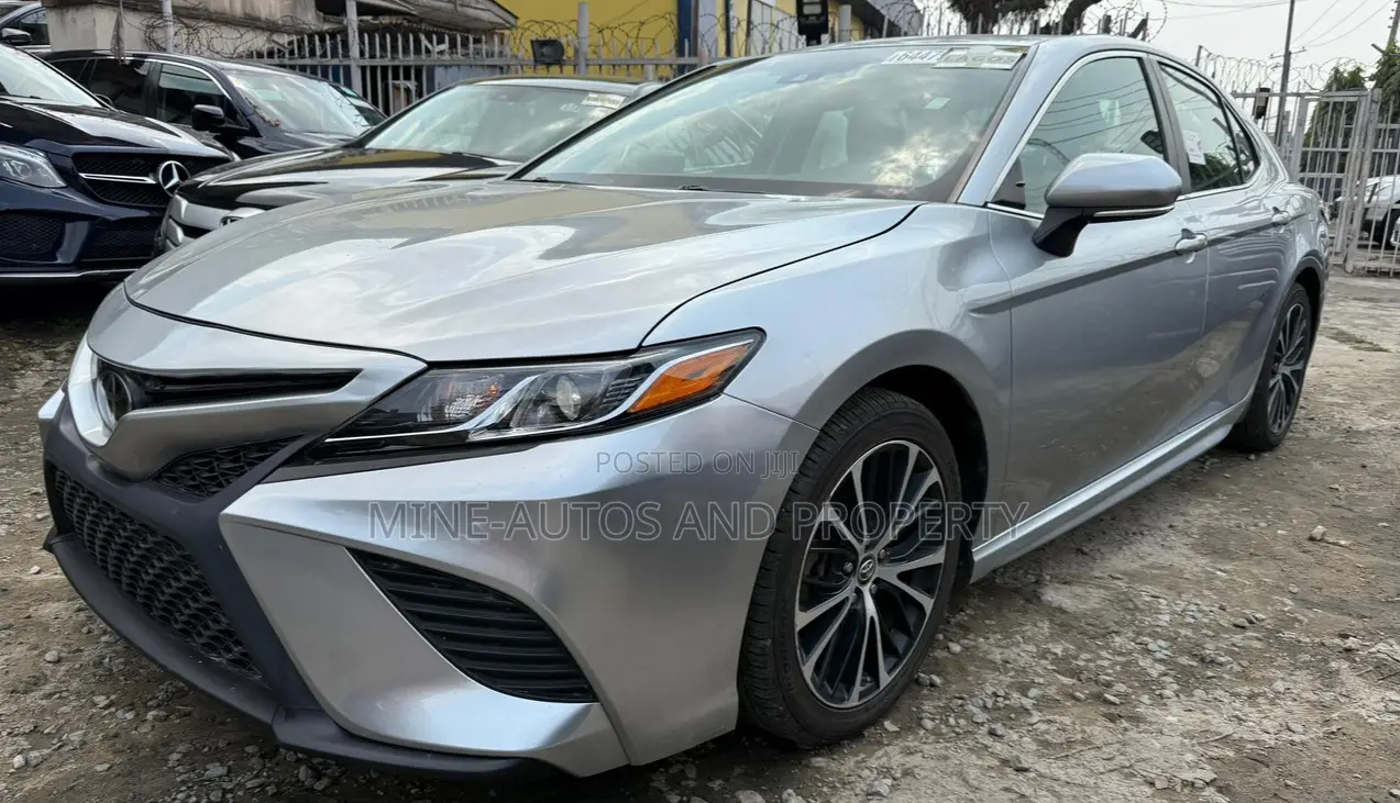 Toyota Camry 2018 Gray