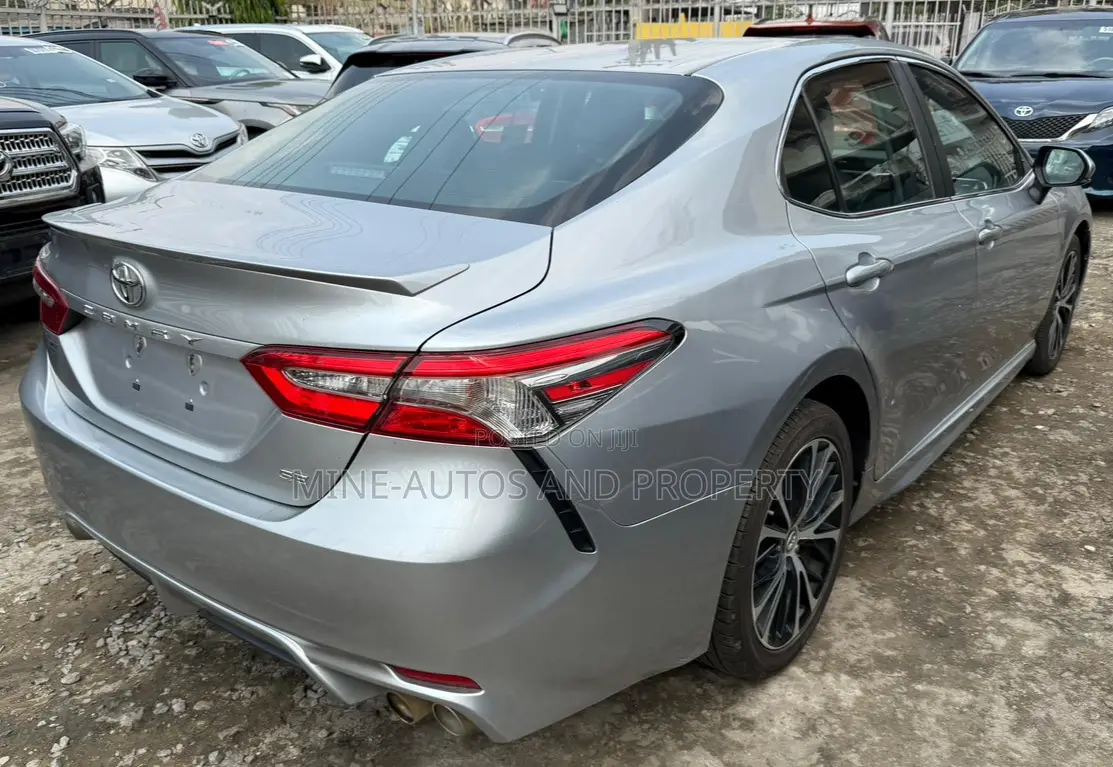 Toyota Camry 2018 Gray