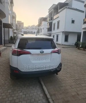 Toyota RAV4 XLE 4dr SUV (2.5L 4cyl 6A) 2014 White