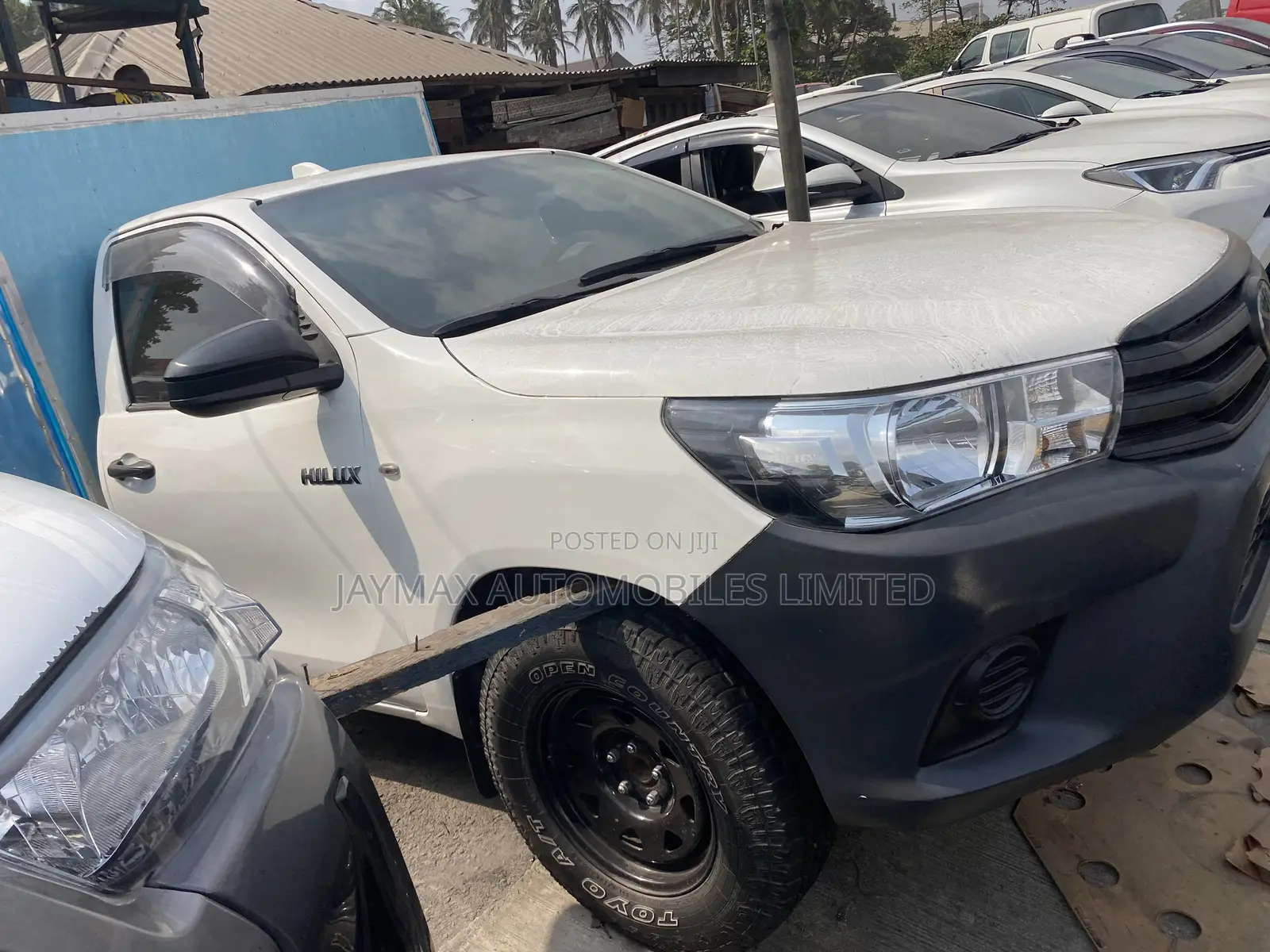 Toyota Hilux 2022 White