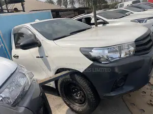 Toyota Hilux 2022 White